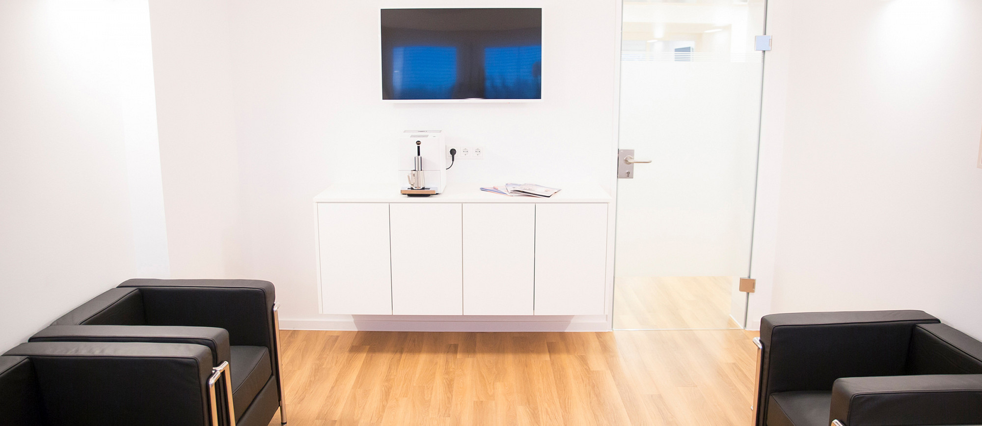 Privatwartezimmer_Ausschnitt.jpg